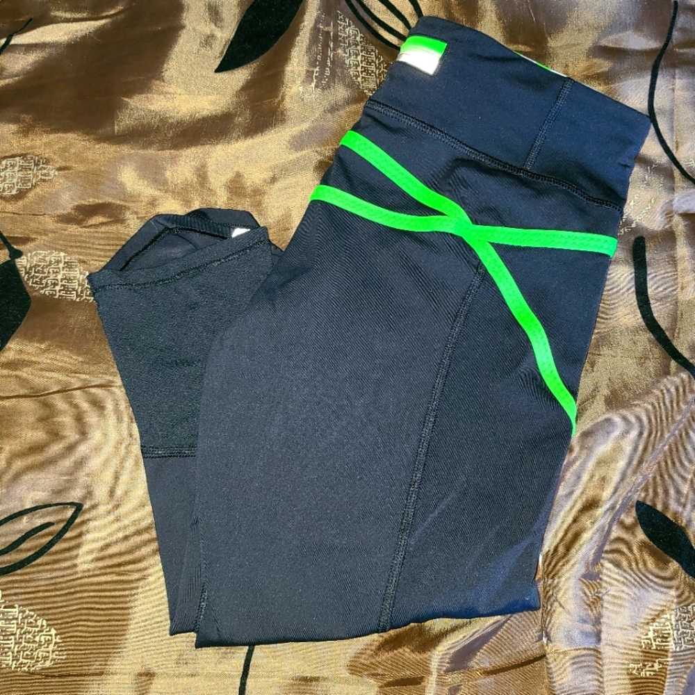 Lululemon capris - Picture 4 of 6